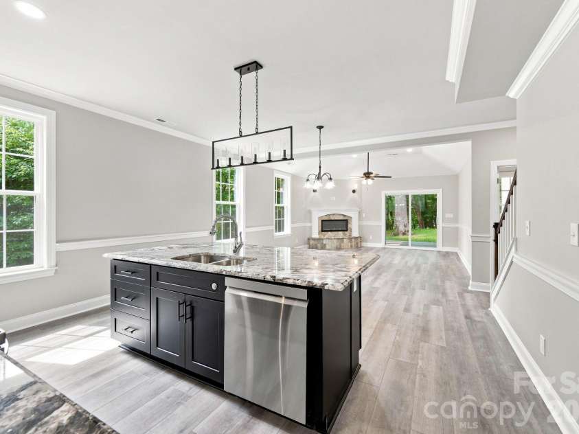 337 Petree Road, Winston Salem, NC 27106.  MLS# CAR4394954, YatesRealty ID 32353. Kitchen