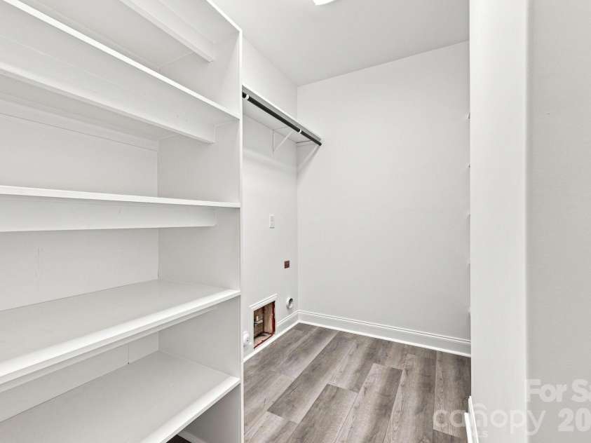 337 Petree Road, Winston Salem, NC 27106.  MLS# CAR4394954, YatesRealty ID 32353. Laundry room main level