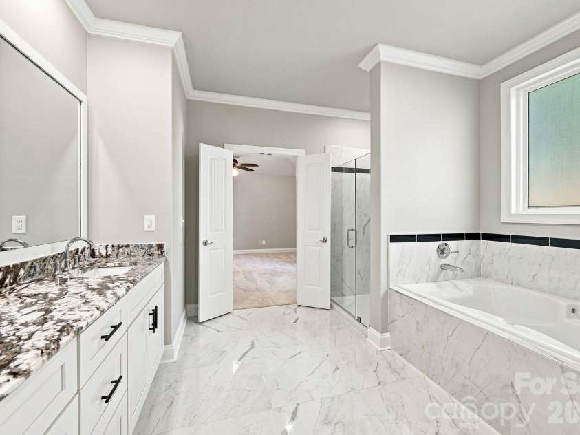 337 Petree Road, Winston Salem, NC 27106.  MLS# CAR4394954, YatesRealty ID 32353. Master ensuite bathroom