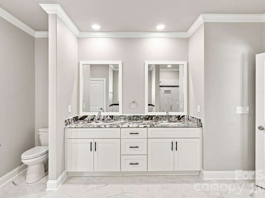 337 Petree Road, Winston Salem, NC 27106.  MLS# CAR4394954, YatesRealty ID 32353. Master ensuite bathroom