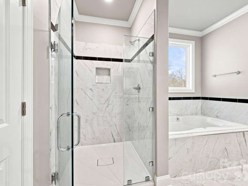 337 Petree Road, Winston Salem, NC 27106.  MLS# CAR4394954, YatesRealty ID 32353. Master ensuite bathroom
