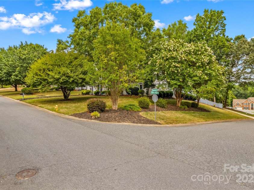 586 Highland Ridge Road, Mooresville, NC 28115.  MLS# CAR4287647, YatesRealty ID 32354. 