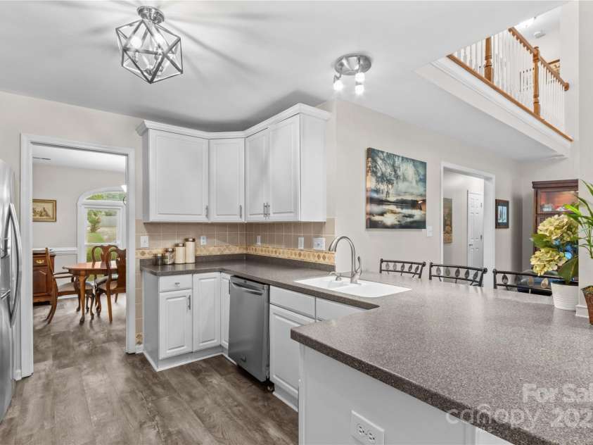 586 Highland Ridge Road, Mooresville, NC 28115.  MLS# CAR4287647, YatesRealty ID 32354. Kitchen View with eat in Bar