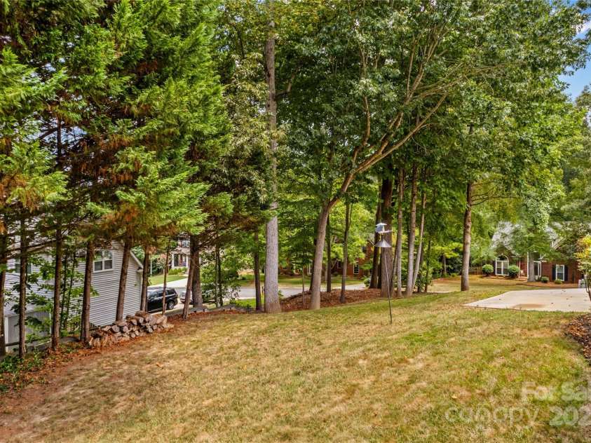 586 Highland Ridge Road, Mooresville, NC 28115.  MLS# CAR4287647, YatesRealty ID 32354. Private Back Yard