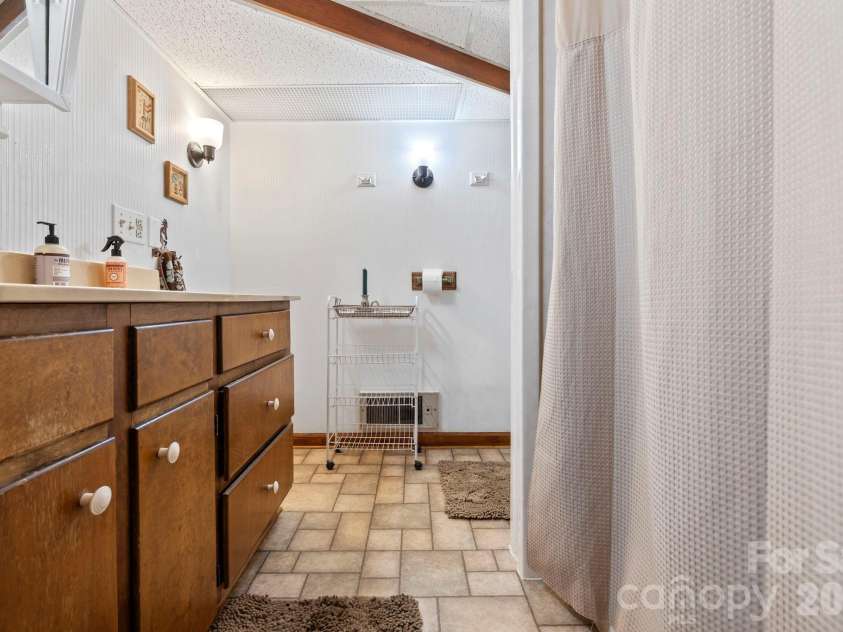 71 Laurel Mountain Road, Brevard, NC 28712.  MLS# CAR4370295, YatesRealty ID 32354. Full bathroom in basement