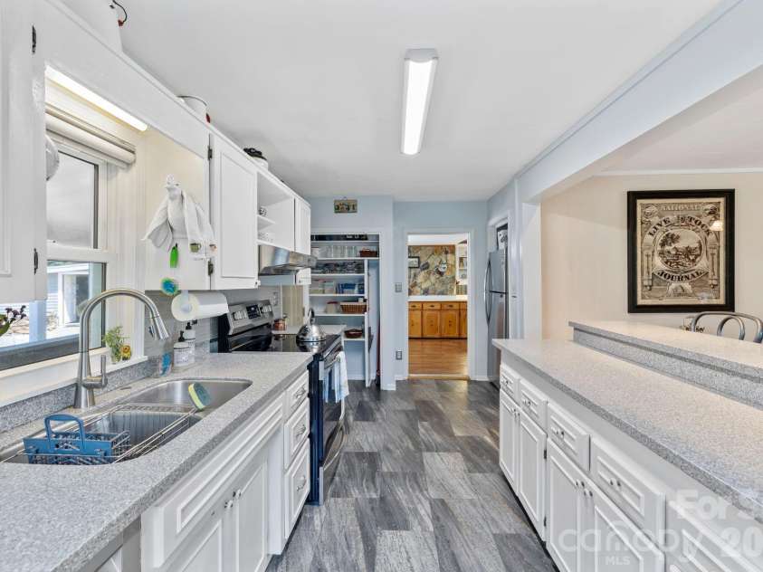 71 Laurel Mountain Road, Brevard, NC 28712.  MLS# CAR4370295, YatesRealty ID 32354. Kitchen area