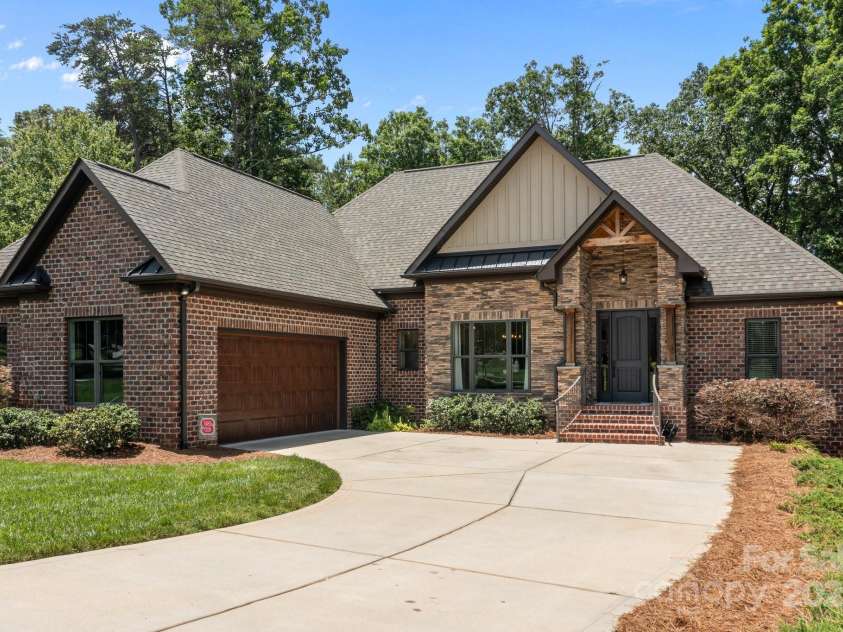 2341 Shiny Leaf Drive, Denver, NC 28037.  MLS# CAR4267140, YatesRealty ID 32355. 