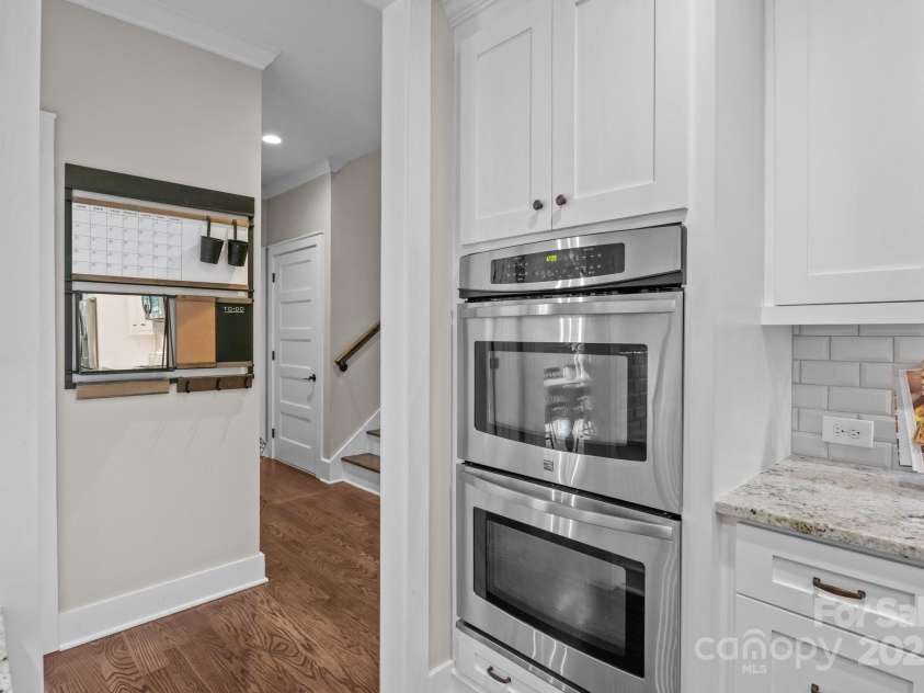 2341 Shiny Leaf Drive, Denver, NC 28037.  MLS# CAR4267140, YatesRealty ID 32355. Double Oven