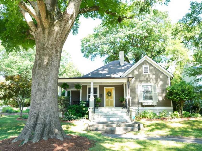 521 York Street, Gastonia, NC 28052.  MLS# CAR4395664, YatesRealty ID 32355. 