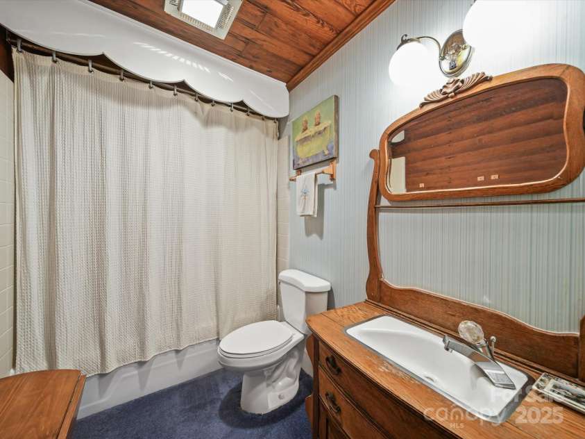 16801 Randalls Ferry Road, Norwood, NC 28128.  MLS# CAR4285843, YatesRealty ID 32356. 