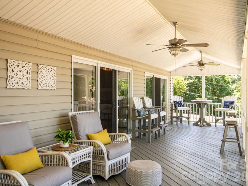 794 Riverwood Drive, Lexington, NC 27292.  MLS# CAR4389743, YatesRealty ID 32356. 