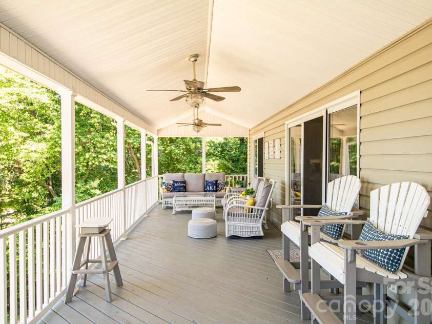794 Riverwood Drive, Lexington, NC 27292.  MLS# CAR4389743, YatesRealty ID 32356. 
