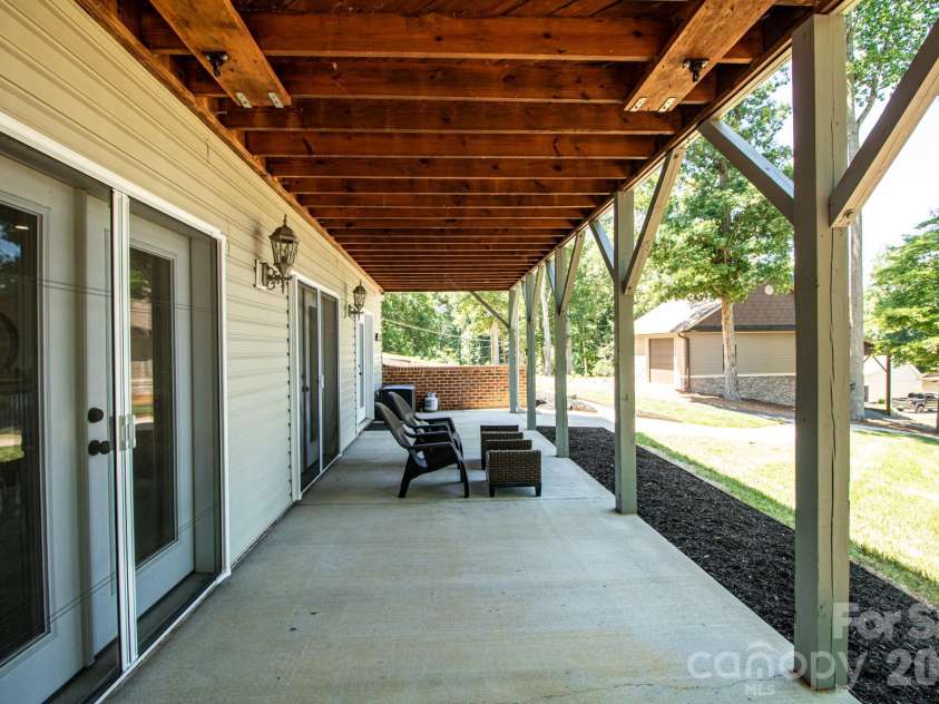 794 Riverwood Drive, Lexington, NC 27292.  MLS# CAR4389743, YatesRealty ID 32356. 