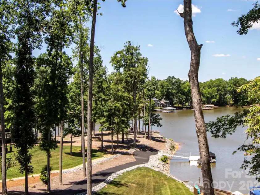 794 Riverwood Drive, Lexington, NC 27292.  MLS# CAR4389743, YatesRealty ID 32356. 