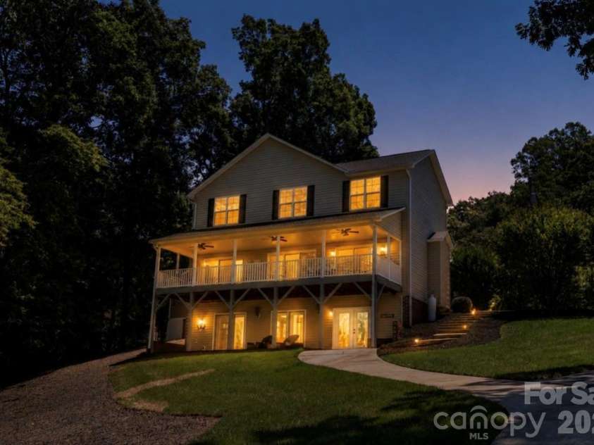 794 Riverwood Drive, Lexington, NC 27292.  MLS# CAR4389743, YatesRealty ID 32356. 