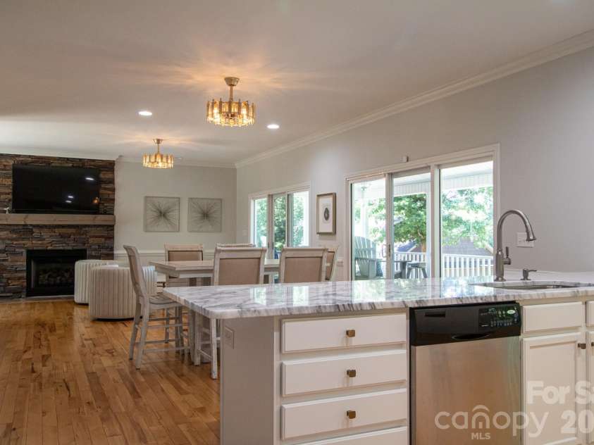 794 Riverwood Drive, Lexington, NC 27292.  MLS# CAR4389743, YatesRealty ID 32356. Kitchen