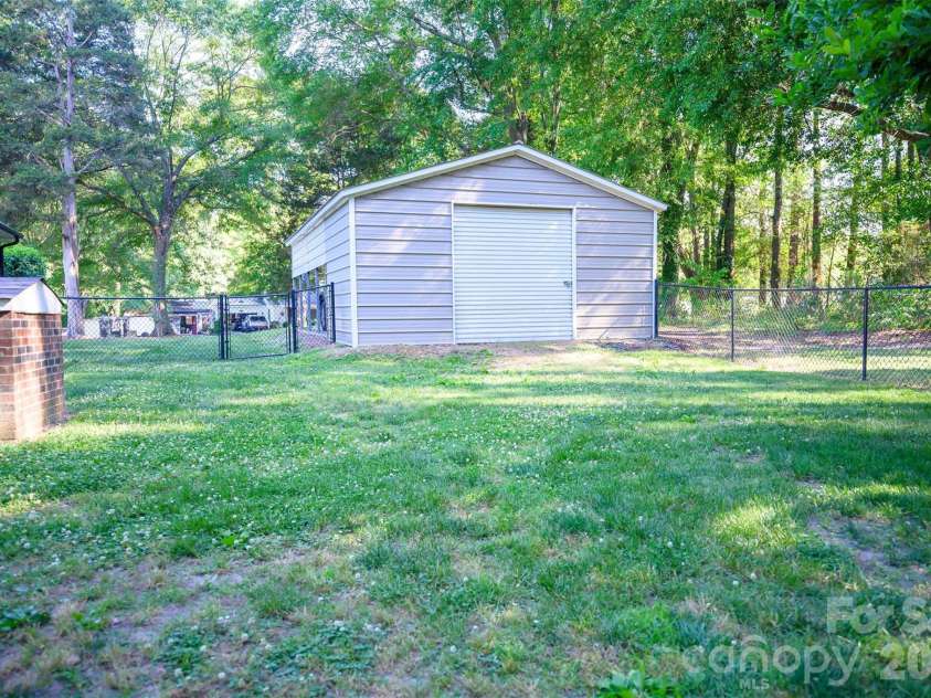 1240 Petes Road, Lincolnton, NC 28092.  MLS# CAR4382644, YatesRealty ID 32357. 