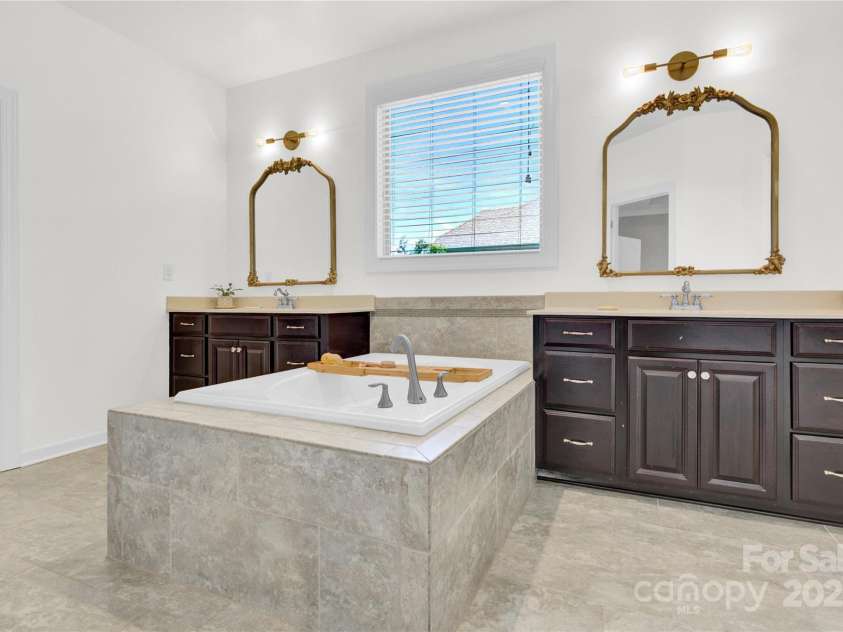 125 San Agustin Drive, Mooresville, NC 28117.  MLS# CAR4281195, YatesRealty ID 32357. 