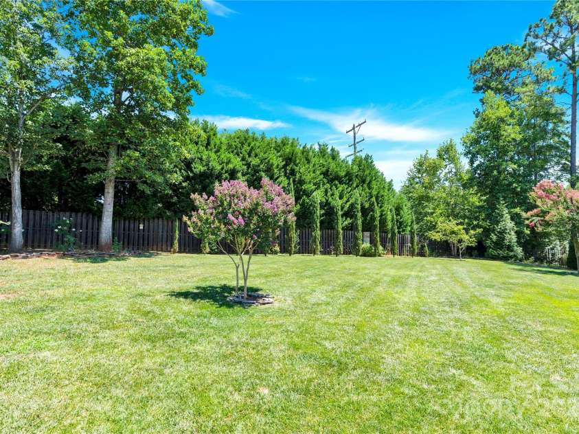 125 San Agustin Drive, Mooresville, NC 28117.  MLS# CAR4281195, YatesRealty ID 32357. 