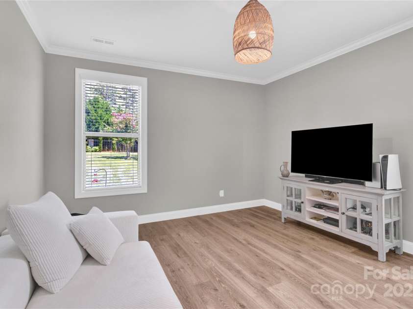 125 San Agustin Drive, Mooresville, NC 28117.  MLS# CAR4281195, YatesRealty ID 32357. 