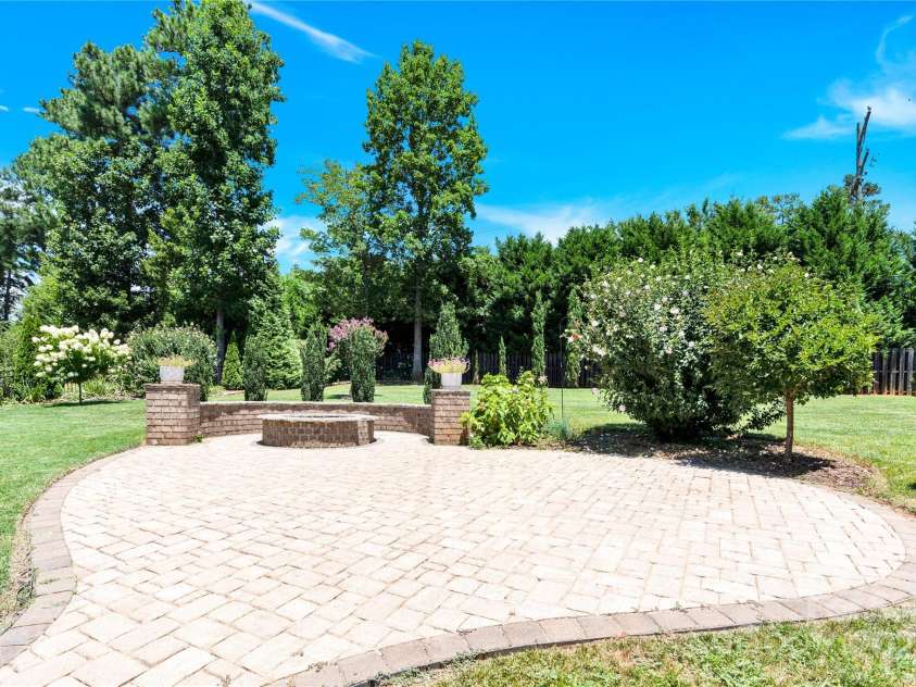 125 San Agustin Drive, Mooresville, NC 28117.  MLS# CAR4281195, YatesRealty ID 32357. 