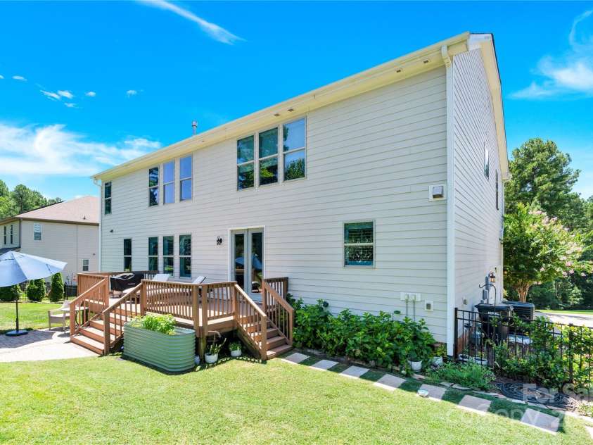 125 San Agustin Drive, Mooresville, NC 28117.  MLS# CAR4281195, YatesRealty ID 32357. 