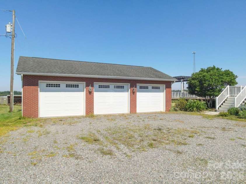 809 New Sterling Road, Stony Point, NC 28678.  MLS# CAR4393508, YatesRealty ID 32358. 