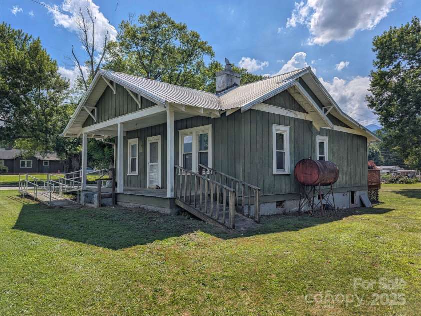 251 Westwood Circle, Waynesville, NC 28786.  MLS# CAR4270105, YatesRealty ID 32359. 