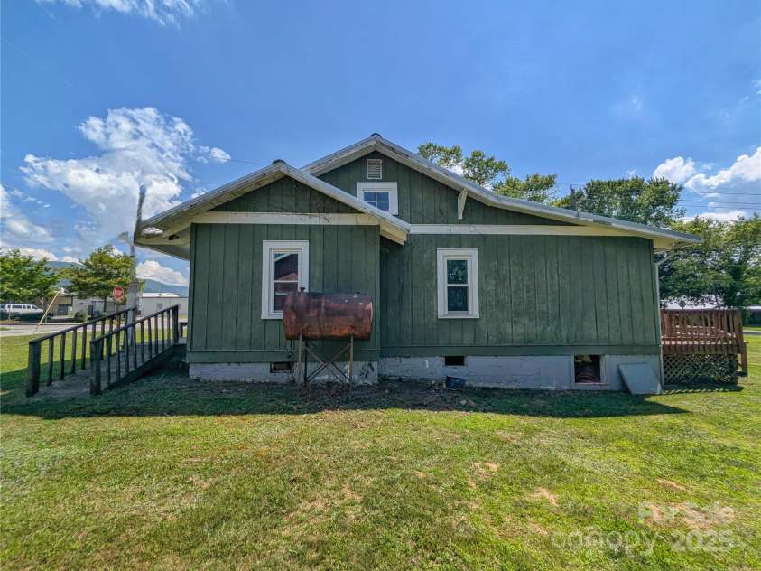 251 Westwood Circle, Waynesville, NC 28786.  MLS# CAR4270105, YatesRealty ID 32359. 