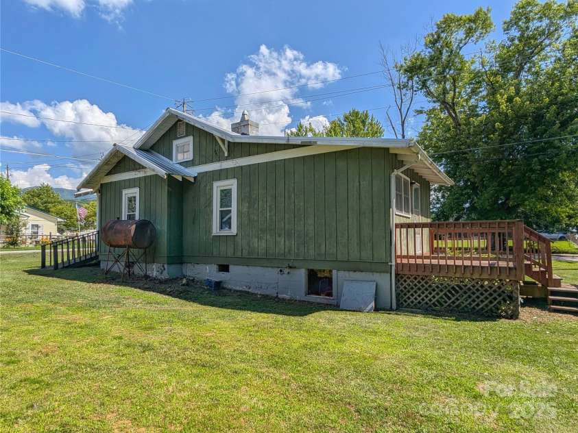 251 Westwood Circle, Waynesville, NC 28786.  MLS# CAR4270105, YatesRealty ID 32359. 