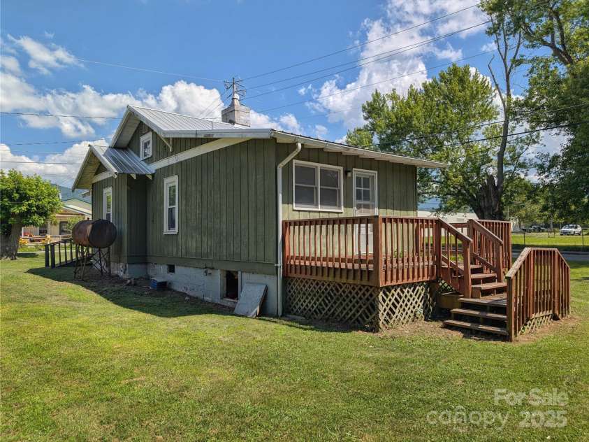 251 Westwood Circle, Waynesville, NC 28786.  MLS# CAR4270105, YatesRealty ID 32359. 