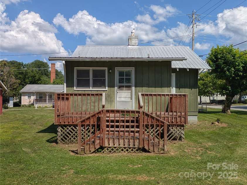 251 Westwood Circle, Waynesville, NC 28786.  MLS# CAR4270105, YatesRealty ID 32359. 