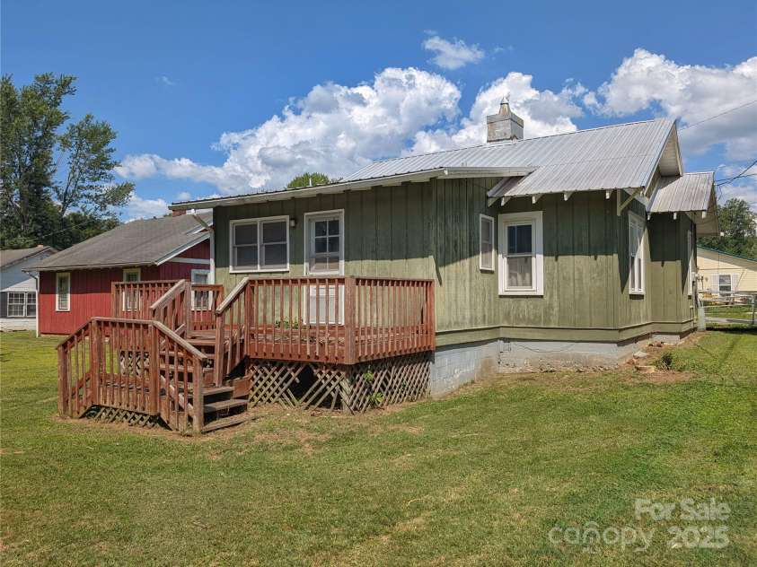 251 Westwood Circle, Waynesville, NC 28786.  MLS# CAR4270105, YatesRealty ID 32359. 