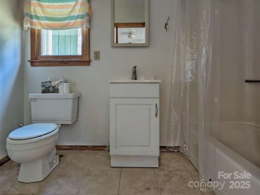 251 Westwood Circle, Waynesville, NC 28786.  MLS# CAR4270105, YatesRealty ID 32359. 