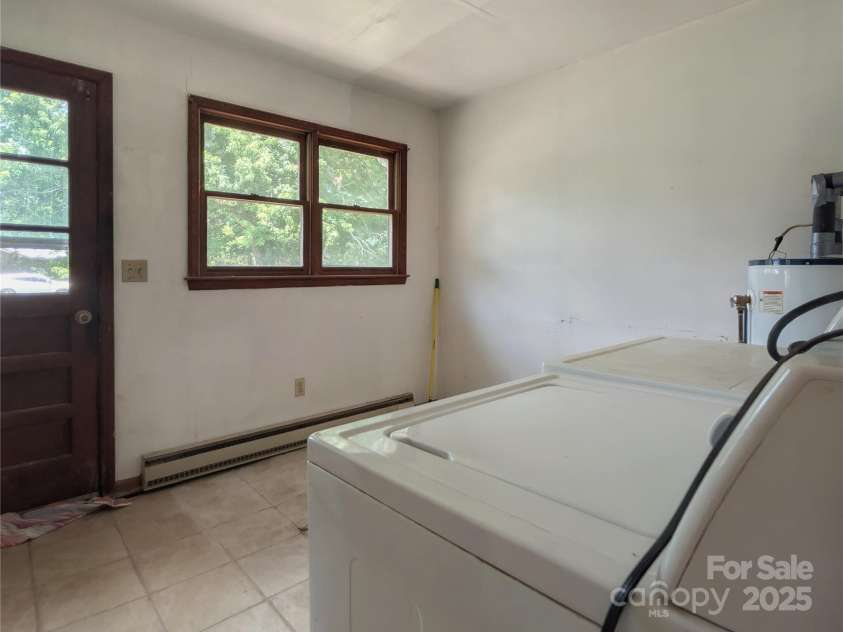 251 Westwood Circle, Waynesville, NC 28786.  MLS# CAR4270105, YatesRealty ID 32359. 