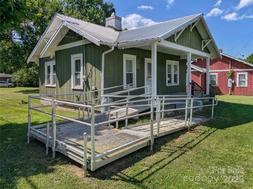 251 Westwood Circle, Waynesville, NC 28786.  MLS# CAR4270105, YatesRealty ID 32359. 