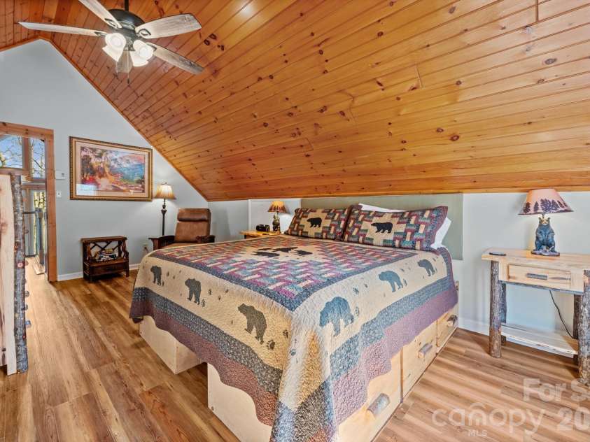 569 Shelter Rock Circle, Sugar Mountain, NC 28604.  MLS# CAR4392752, YatesRealty ID 32359. 
