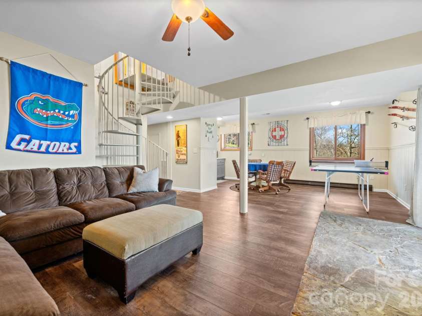 569 Shelter Rock Circle, Sugar Mountain, NC 28604.  MLS# CAR4392752, YatesRealty ID 32359. 