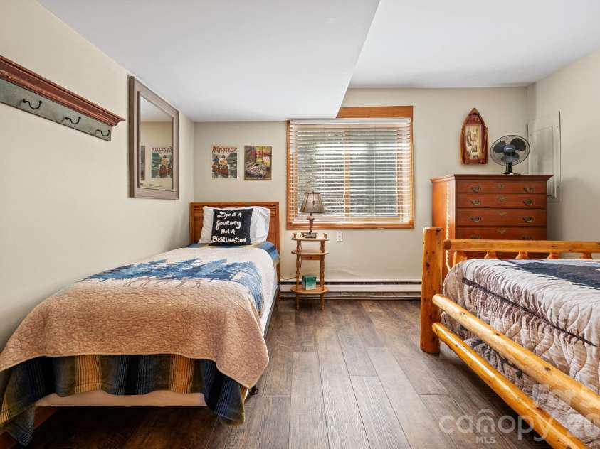 569 Shelter Rock Circle, Sugar Mountain, NC 28604.  MLS# CAR4392752, YatesRealty ID 32359. 