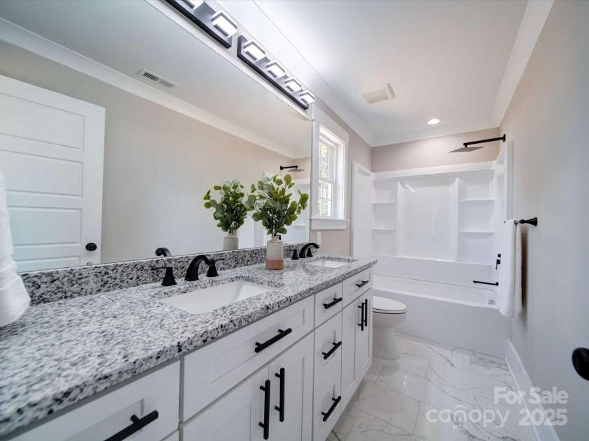 4739 Whispering Oaks Drive, Charlotte, NC 28213.  MLS# CAR4208836, YatesRealty ID 3236. Primary bathroom