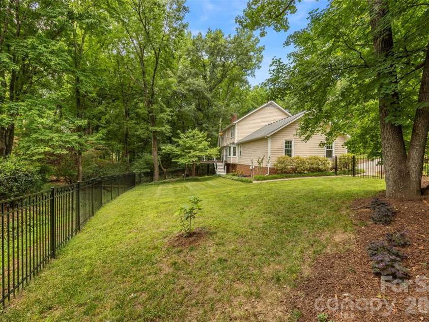 2328 Wittstock Drive, Charlotte, NC 28210.  MLS# CAR4389461, YatesRealty ID 32360. 