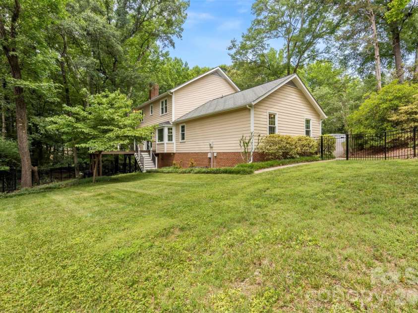 2328 Wittstock Drive, Charlotte, NC 28210.  MLS# CAR4389461, YatesRealty ID 32360. 
