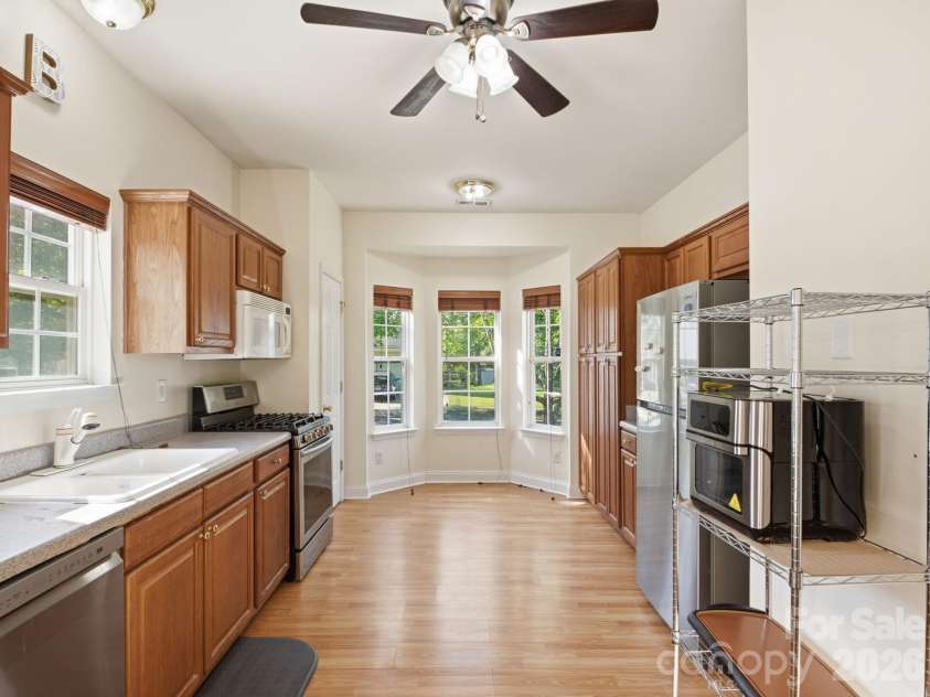 12519 Twelvetrees Lane, Huntersville, NC 28078.  MLS# CAR4375770, YatesRealty ID 32361. Bright & Spacious Kitchen