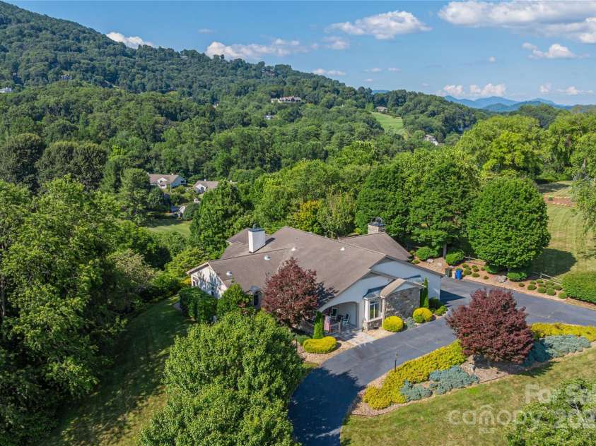 31 Chickering Lane, Waynesville, NC 28786.  MLS# CAR4278199, YatesRealty ID 32361. 
