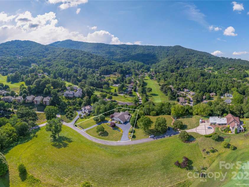31 Chickering Lane, Waynesville, NC 28786.  MLS# CAR4278199, YatesRealty ID 32361. 