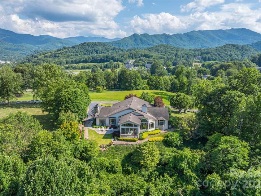 31 Chickering Lane, Waynesville, NC 28786.  MLS# CAR4278199, YatesRealty ID 32361. 