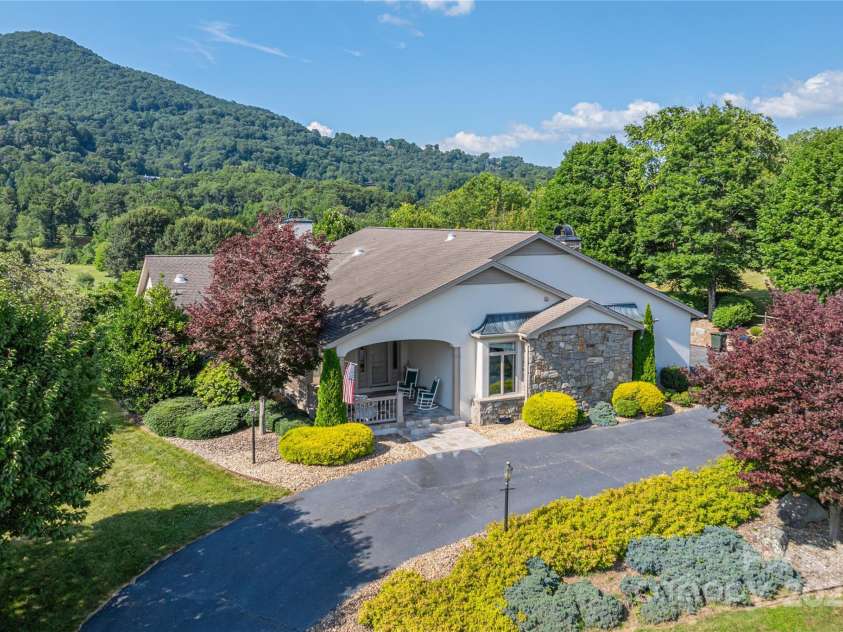 31 Chickering Lane, Waynesville, NC 28786.  MLS# CAR4278199, YatesRealty ID 32361. Easy year-round access