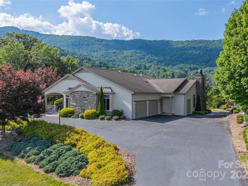 31 Chickering Lane, Waynesville, NC 28786.  MLS# CAR4278199, YatesRealty ID 32361. Mountain living on a grand scale