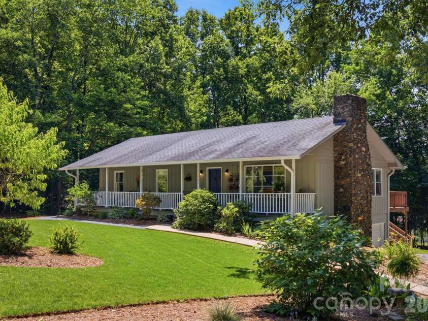 104 Oakwood Drive, Morganton, NC 28655.  MLS# CAR4392959, YatesRealty ID 32362. 