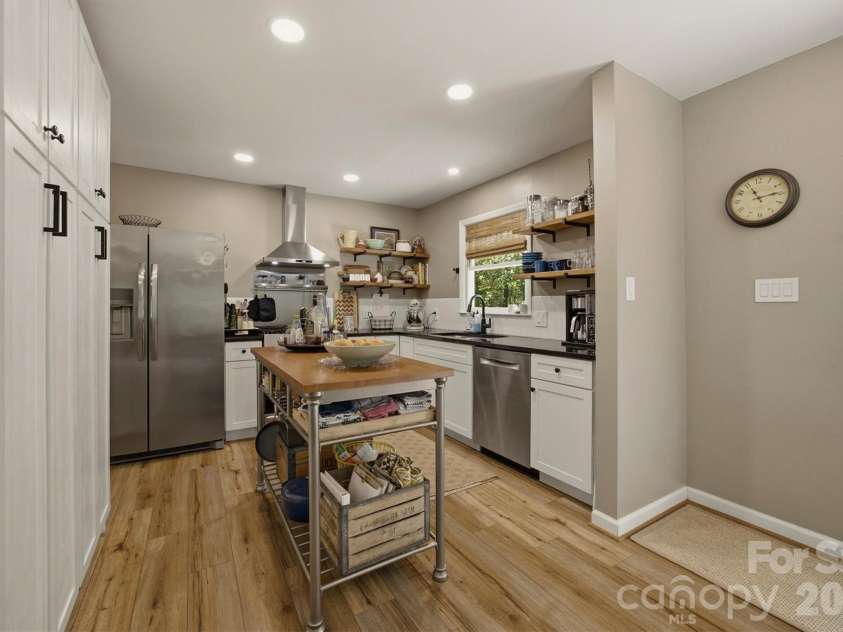 104 Oakwood Drive, Morganton, NC 28655.  MLS# CAR4392959, YatesRealty ID 32362. Kitchen